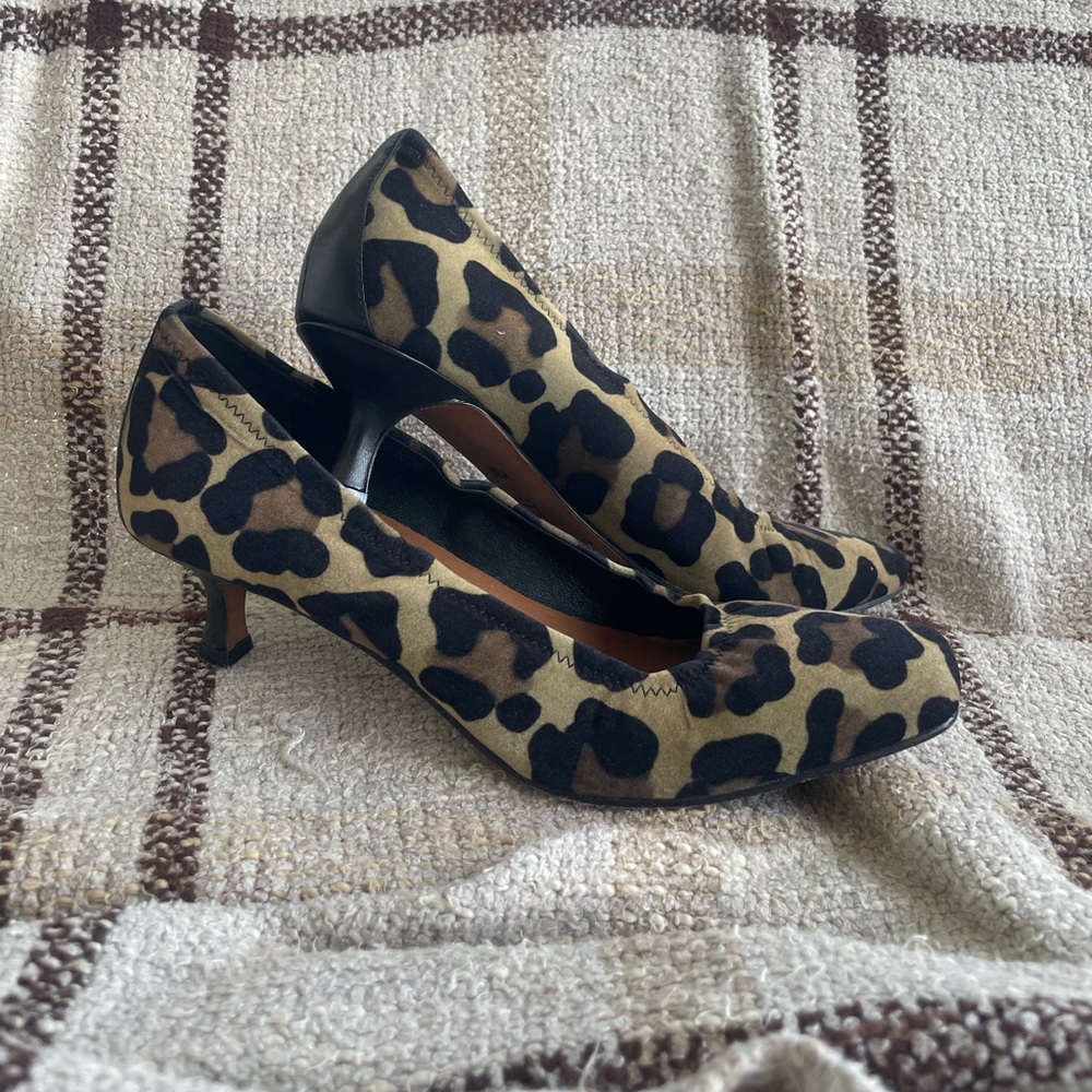 DONALD J PLINER SIGNED VERO CUOIO MADE IN SPAIN LEOPARD PRINT KITTEN HEEL PUMP - Picture 2 of 11